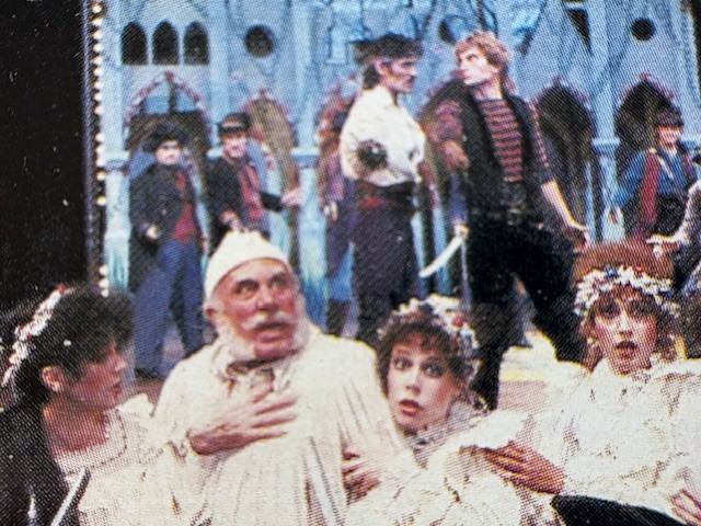 with Kevin Kline, Linda Ronstadt, Rex Smith, George Rose, & Robin Boudreaux in THE PIRATES OF PENZANCE